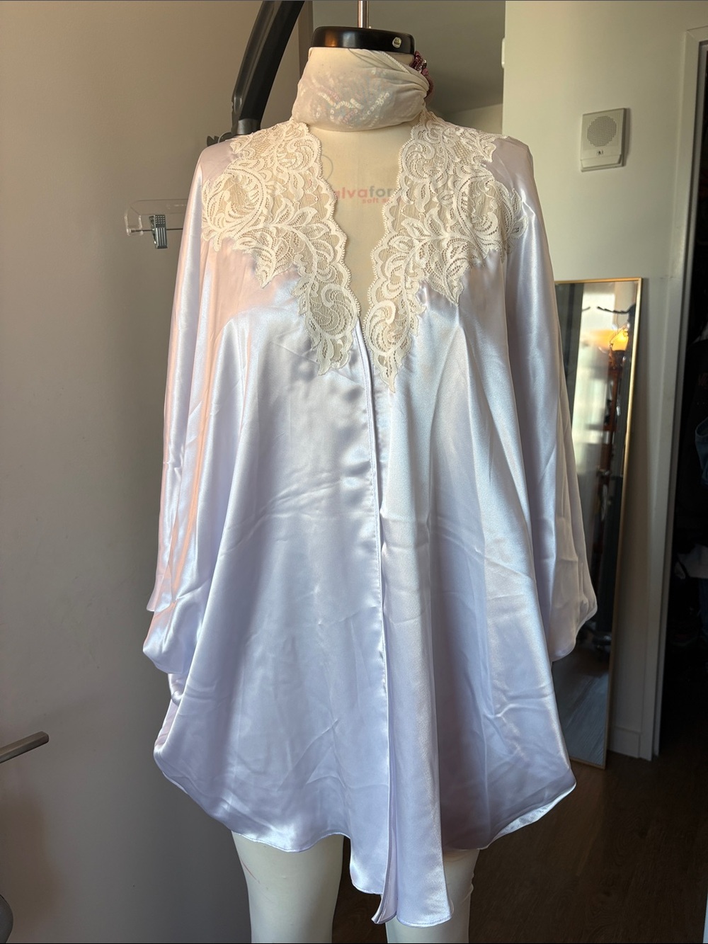 Natori Satin Lace-Trim Robe in White